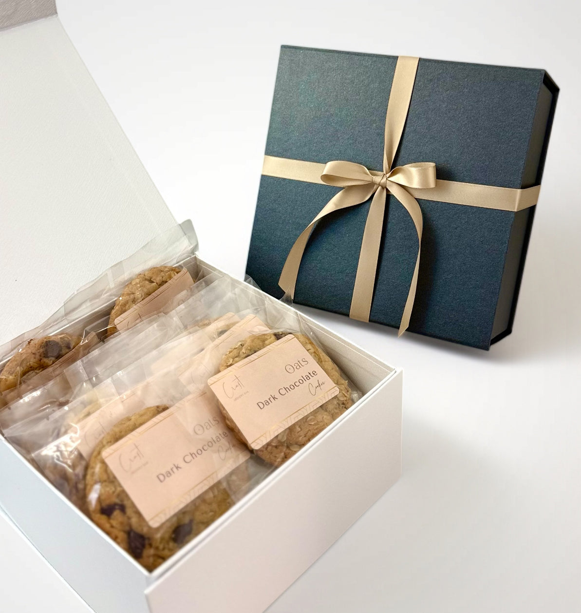 Cookies with wholesome oats and Belgian dark chocolate, individually sealed for freshness